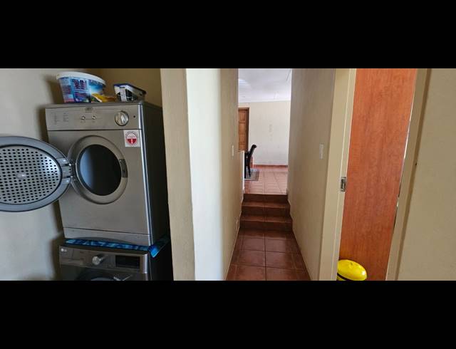 3 BEDROOM FREESTANDING FOR SALE IN CASHAN